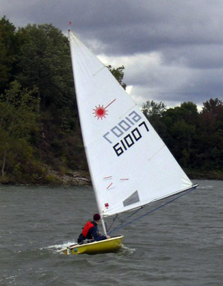 Strong Wind Roll Gybing