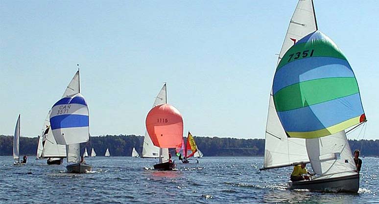 Downwind Colours of the Wayfarer Fleet